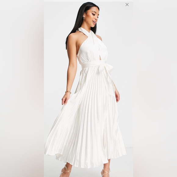 Ever New Petite halter neck pleated midi dress in white - Picture 4 of 5
